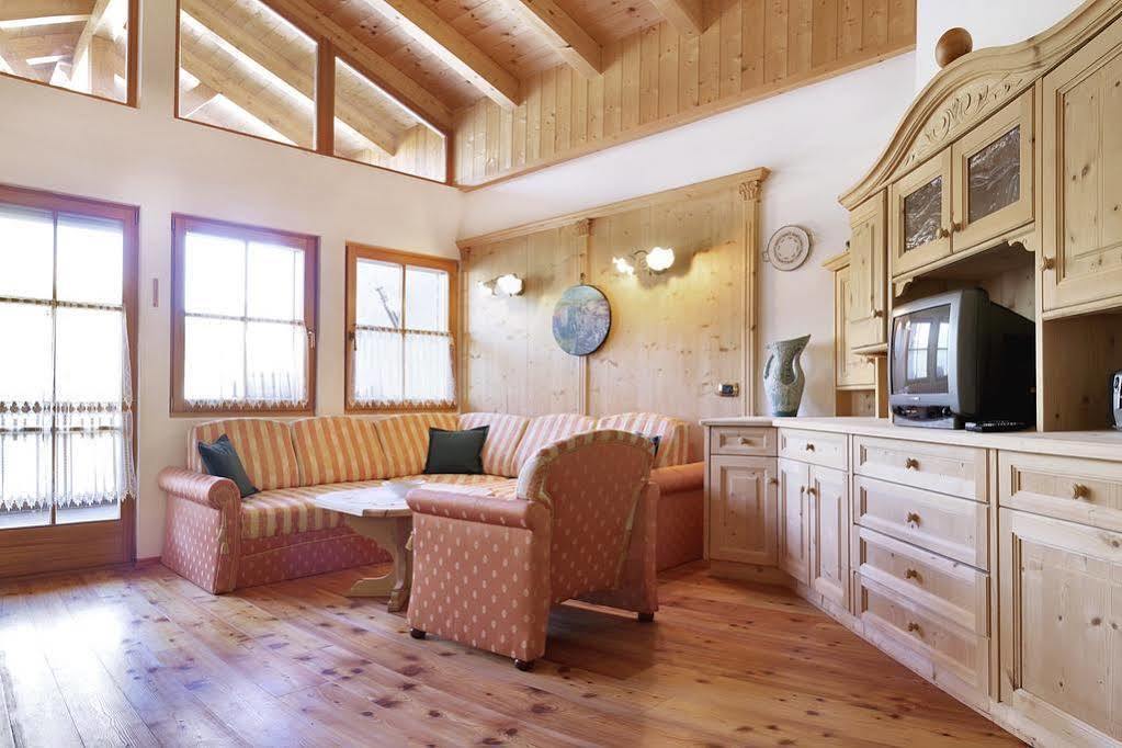 Chalet Ciasa Tino & Sara - Belaval Apartments Corvara In Badia Kültér fotó